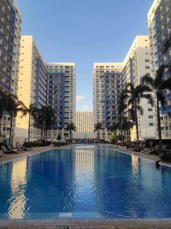 Bliss Staycation At Sea Residences By John Manila Esterno foto